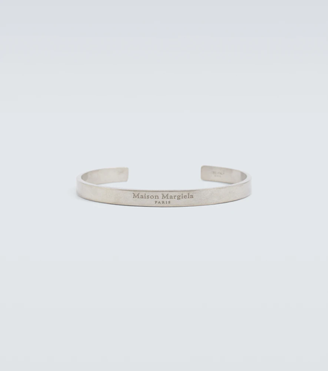 Logo cuff