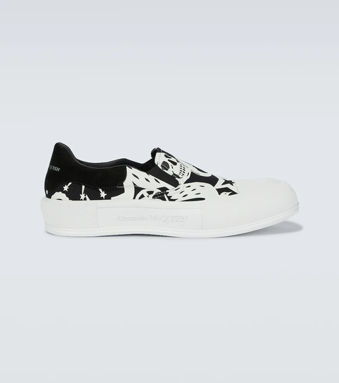 Skull patterned slip-on sneakers
