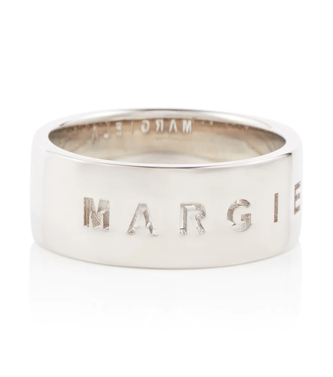 Logo-engraved ring