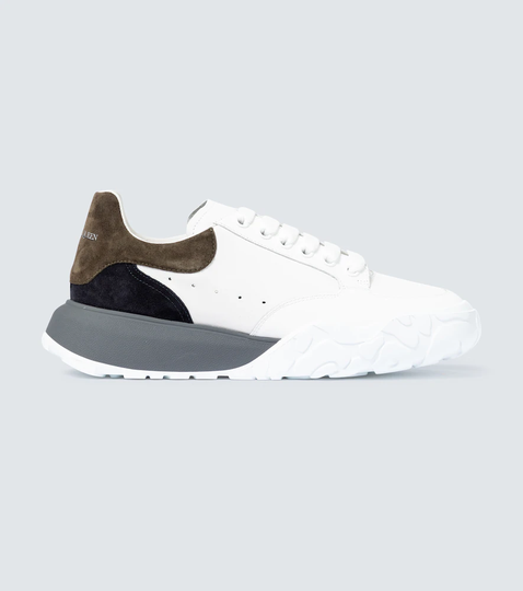 Court sneakers
